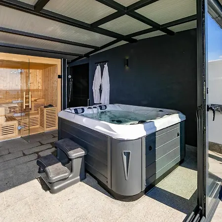 - Private Tennis Court, Sauna & Jacuzzi *