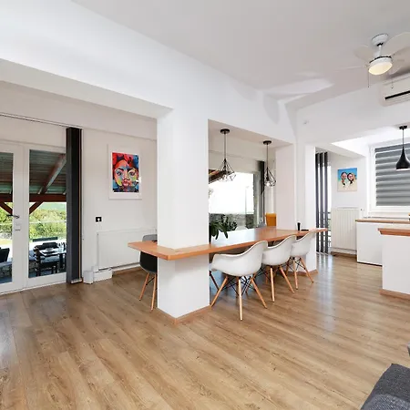 - Private Tennis Court, Sauna & Jacuzzi *