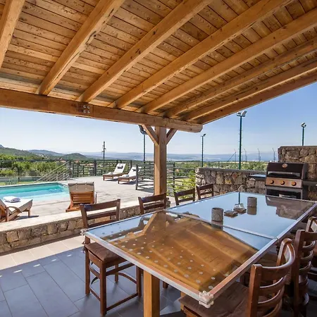 - Private Tennis Court, Sauna & Jacuzzi Villa *