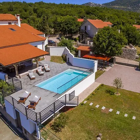 - Private Tennis Court, Sauna & Jacuzzi