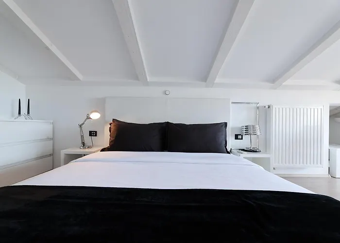 - Private Tennis Court, Sauna & Jacuzzi *