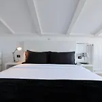 - Private Tennis Court, Sauna & Jacuzzi *