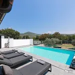 Villa - Private Tennis Court, Sauna & Jacuzzi *