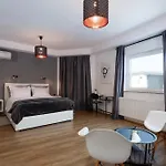 - Private Tennis Court, Sauna & Jacuzzi Krasica