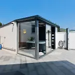 - Private Tennis Court, Sauna & Jacuzzi וילה