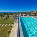 - Private Tennis Court, Sauna & Jacuzzi Krasica