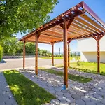 - Private Tennis Court, Sauna & Jacuzzi ヴィラ Krasica