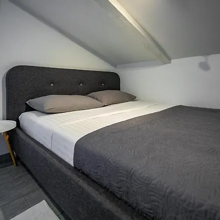- Private Tennis Court, Sauna & Jacuzzi Villa *