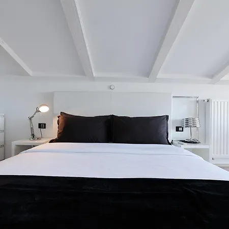 - Private Tennis Court, Sauna & Jacuzzi *