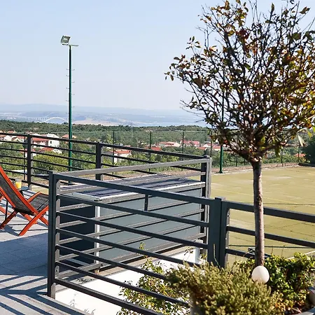 - Private Tennis Court, Sauna & Jacuzzi Vilă