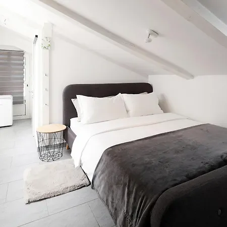 - Private Tennis Court, Sauna & Jacuzzi Krasica (Primorje-Gorski Kotar)