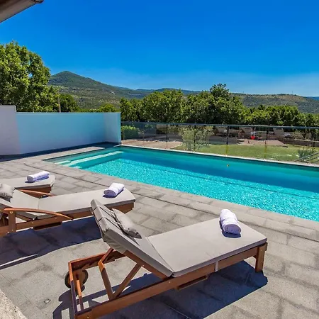 Krasica Villa *