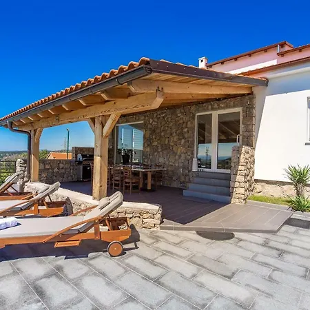 - Private Tennis Court, Sauna & Jacuzzi Krasica (Primorje-Gorski Kotar)