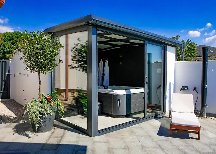 Villa - Private Tennis Court, Sauna & Jacuzzi