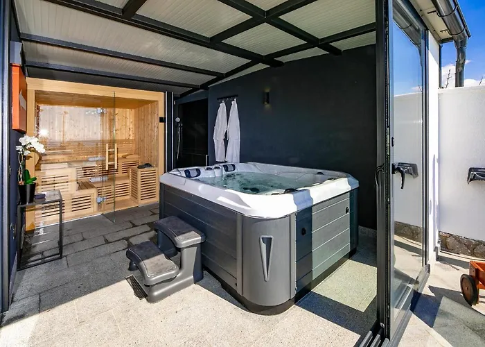 - Private Tennis Court, Sauna & Jacuzzi *