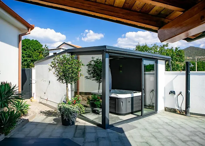 - Private Tennis Court, Sauna & Jacuzzi Villa Krasica (Primorje-Gorski Kotar)