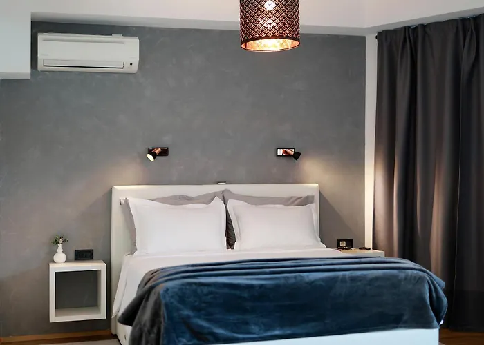 - Private Tennis Court, Sauna & Jacuzzi Villa