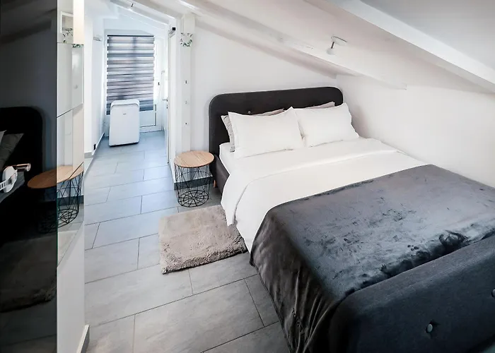 Vila - Private Tennis Court, Sauna & Jacuzzi