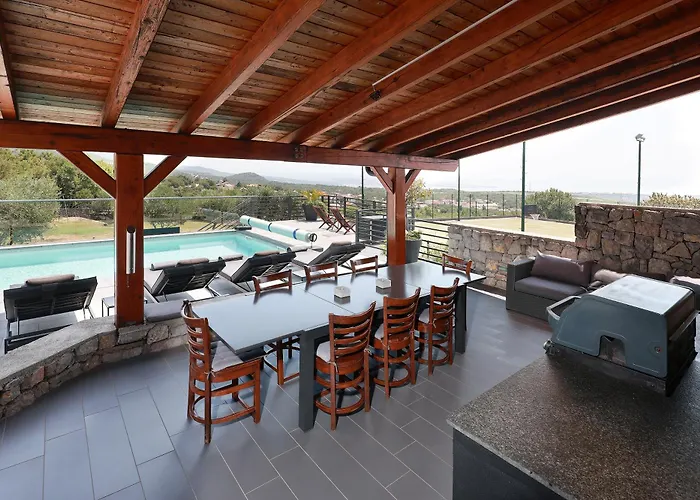 - Private Tennis Court, Sauna & Jacuzzi Krasica (Primorje-Gorski Kotar)