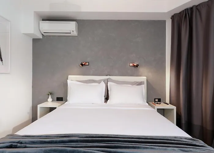 - Private Tennis Court, Sauna & Jacuzzi Villa