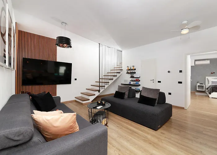 Vila - Private Tennis Court, Sauna & Jacuzzi