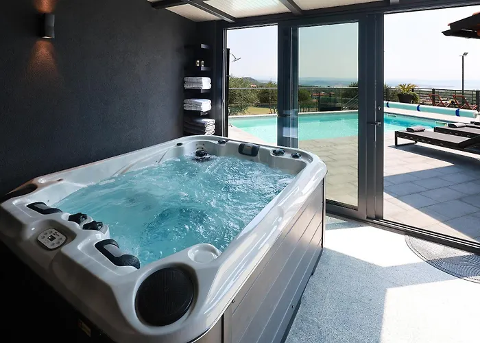 Villa - Private Tennis Court, Sauna & Jacuzzi