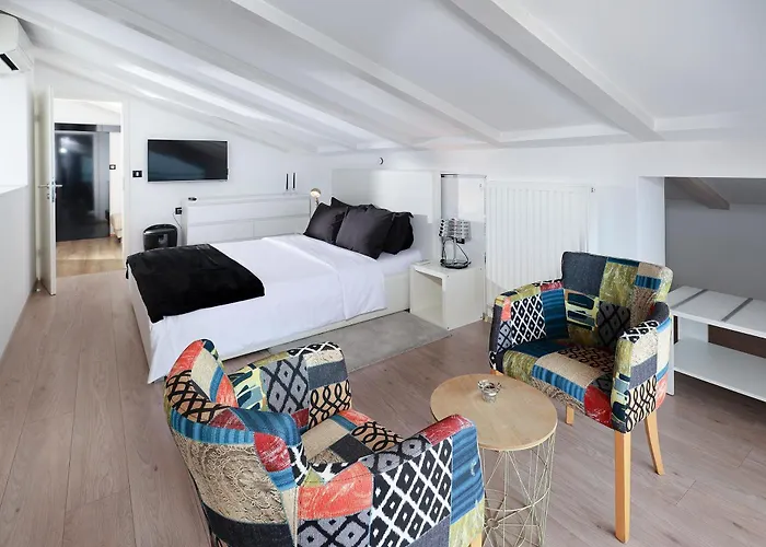 - Private Tennis Court, Sauna & Jacuzzi Krasica (Primorje-Gorski Kotar)