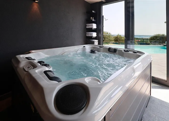 - Private Tennis Court, Sauna & Jacuzzi * Krasica (Primorje-Gorski Kotar)