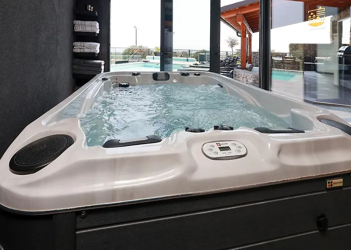 - Private Tennis Court, Sauna & Jacuzzi