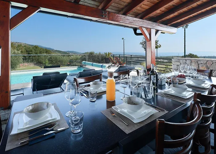 - Private Tennis Court, Sauna & Jacuzzi Villa Krasica (Primorje-Gorski Kotar)