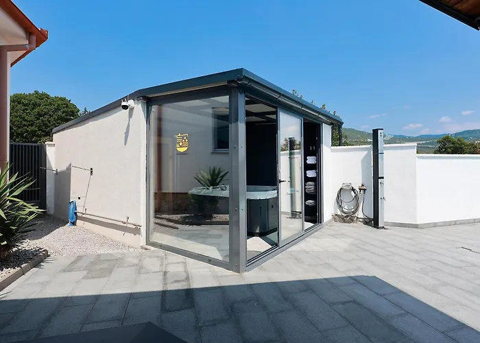 - Private Tennis Court, Sauna & Jacuzzi Villa