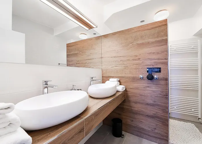 - Private Tennis Court, Sauna & Jacuzzi Krasica (Primorje-Gorski Kotar)