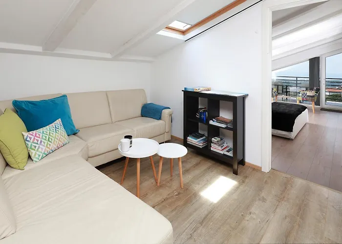 - Private Tennis Court, Sauna & Jacuzzi *