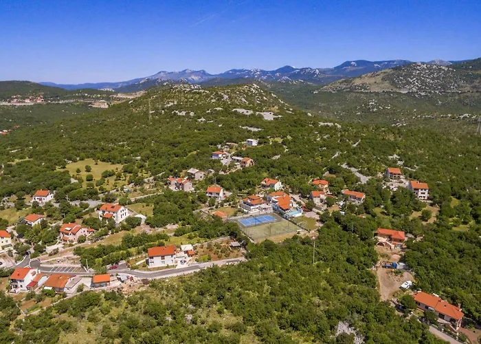 Vila - Private Tennis Court, Sauna & Jacuzzi