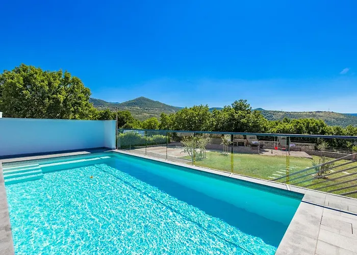 Vila - Private Tennis Court, Sauna & Jacuzzi *